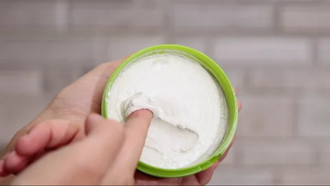 Fiber disk for stubborn dirt removal and cleaning paste Video stock 261836772