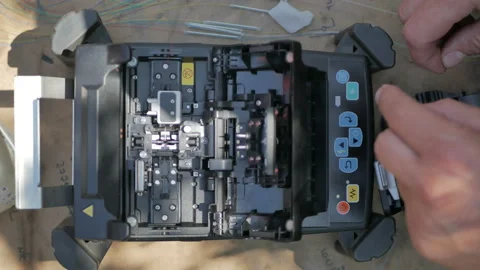 Fiber optic cable splice machine closeup Stock Footage 112239564