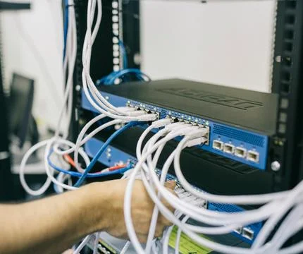 Fiber Optic Cables Connected to Network Equipment in Data Center Foto stock