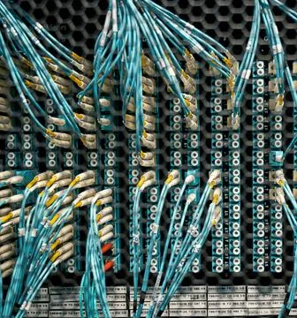 Fiber Optic Cables Connected to Network Equipment in Data Center Foto stock