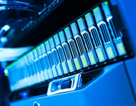 Fiber Optic Cables Connected to Network Equipment in Data Center Foto stock
