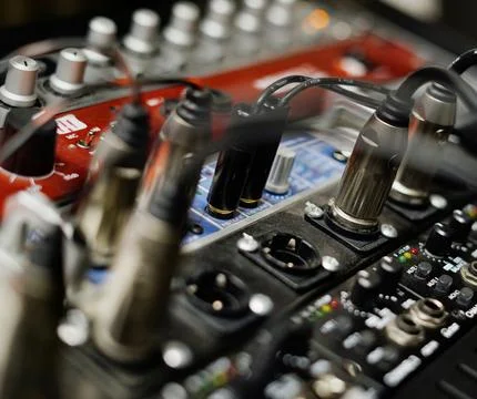 Fiber Optic Cables Connected to Network Equipment in Data Center Foto stock