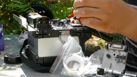 Fiber Optic Fiber Welding Process Stock-Footage 123586695