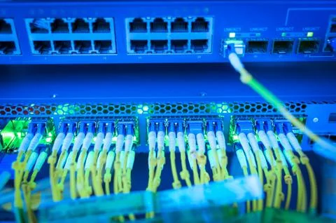 Fiber optic with servers in a technology data center Foto stock