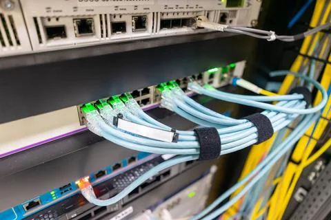 Fiber optic with servers in a technology data center Foto stock