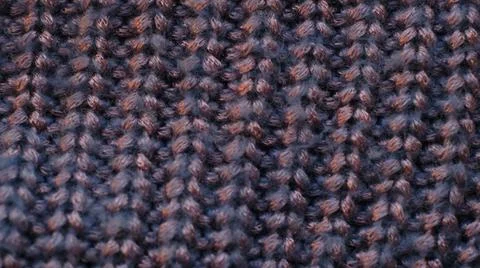 Fibers of knitted clothes with Violet threads. Knitted fabric threads macro Foto stock