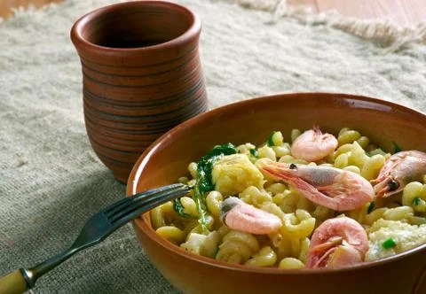 Fideua seafood dish. Stockfoto's