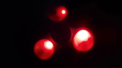 Fidget spinner in the dark Stockbeeldmateriaal 95969157