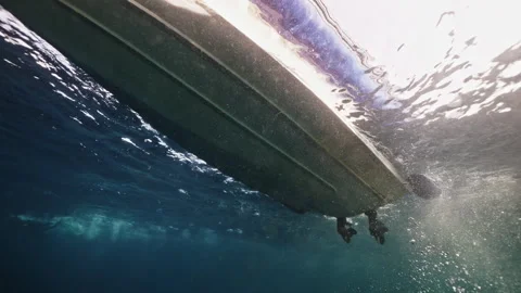 Fidhing boat view from botton. Underwater shot of speed boat in open water Video stock 289445544