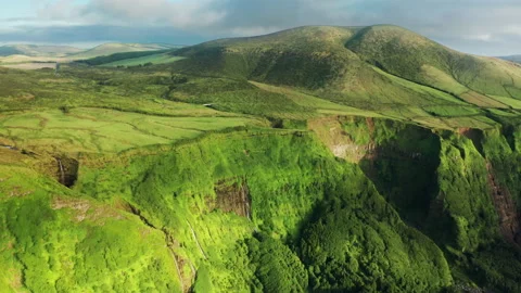 Fields located on mountains at sunny day of Poco Ribeira do Ferreiro Vídeos de archivo 153256147