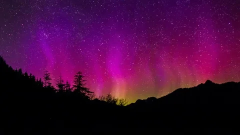 Fiery northern light show Stock Footage 87490806