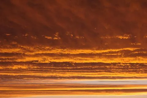Fiery orange sunset sky. Sunset sky background Foto stock