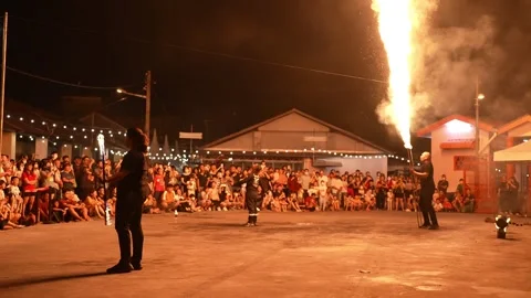 A fiery performance lights up the night at Nibong Tebal Festival. Vídeo Stock 318089677