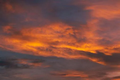 Fiery Sunset Clouds in Dramatic Sky Fotos de archivo