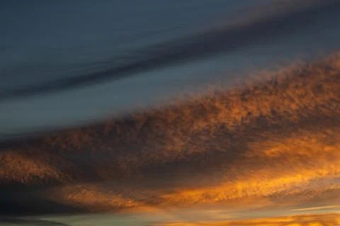 Fiery Sunset Clouds in the Evening Sky Foto stock
