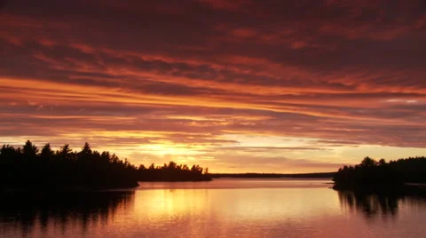 Fiery Sunset On Lake 库存影片 68570120