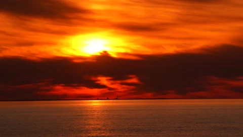 Fiery Timelapse of Sunrise in 4K Vidéo 153807932