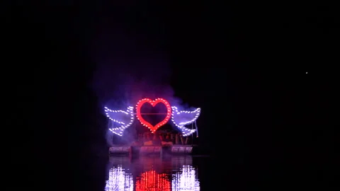 Fiery wedding heart with doves Vídeo Stock 162635265