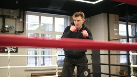 Fight with a shadow boxing in the ring Video stock 262140895