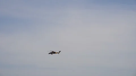 Fighter Helicopter, flying at high altitude, Vidéo 90611095