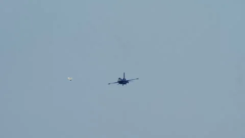 Fighter Jet Deploys Countermeasure Flare Video stock 329667880