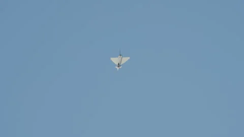 Fighter Jet Morphing into Another Aircraft in Blue Sky Vidéo 329668391