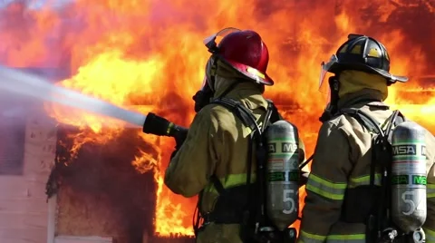 Fighting a house Fire inferno Video stock 57094700