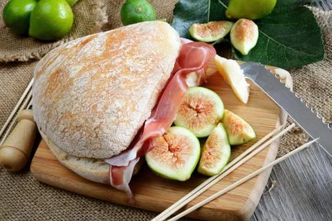 Figs bread and ham Stock-Fotos