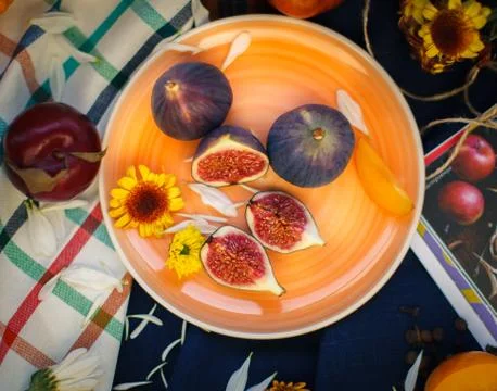 Figs on plate Stock Photos