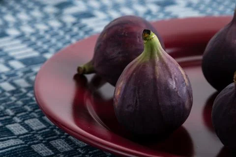 Figs on a red plate Stock Photos