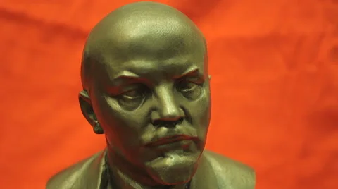 Figure of Lenin on a red background. Stock-Footage 57651466