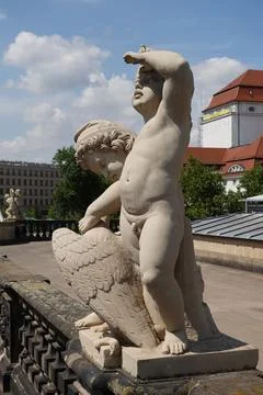 Figures At The Dresdner Zwinger, A Palatial Complex In Dresden, Germany 스톡 사진
