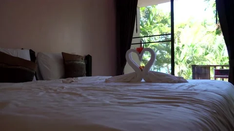 Figures from towels in the form of swans. Video stock 161809814