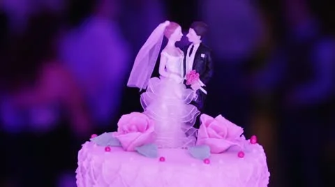 Figures on a wedding cake 스톡 동영상 21892445