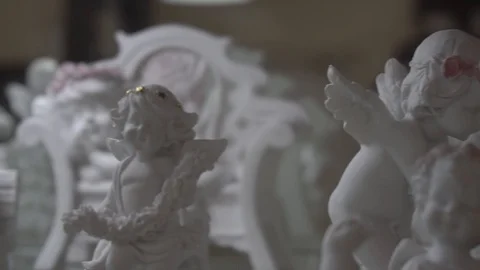 Figurines of angels Видео 106576352