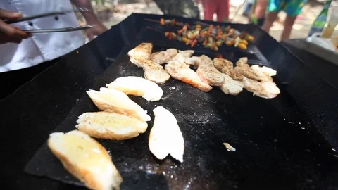 Fiji - Grilling on the Beach Vídeo Stock 104921724