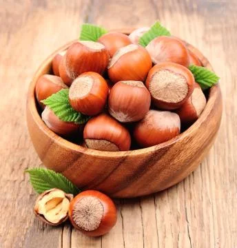 Filbert nuts with leaf Foto stock