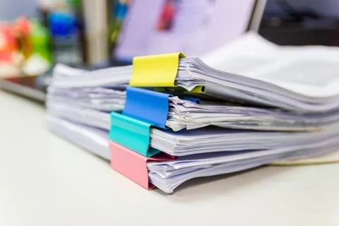 File folder and Stack of business report paper file on the table Foto stock