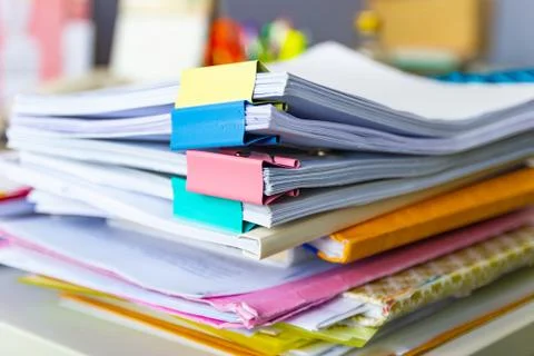 File folder and Stack of business report paper file on the table 스톡 사진