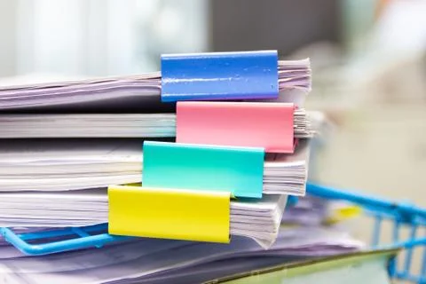 File folder and Stack of business report paper file on the table 库存照片