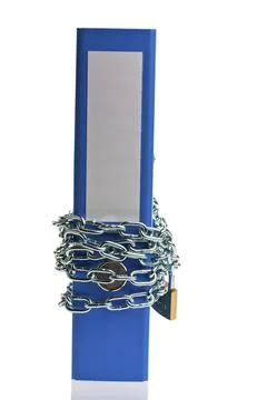 A file folder locked with a chain and padlock. Data protection and data security Stockfoto's