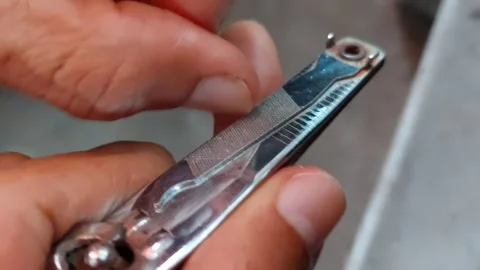 File your thumb nail with small scissors Stock-Footage 262597851