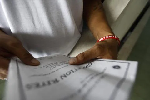 Filipinos mark completion of their drug rehabilitation program, Manila, Philippi 写真素材