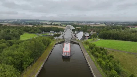 Filkirk Wheel from a drone, Forth and Clyde Canal, Falkirk, Scotland, UK Vidéo 317105077