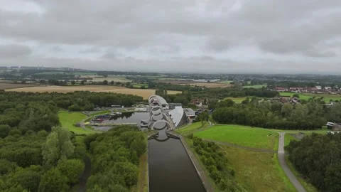 Filkirk Wheel from a drone, Forth and Clyde Canal, Falkirk, Scotland, UK Vidéo 317117946