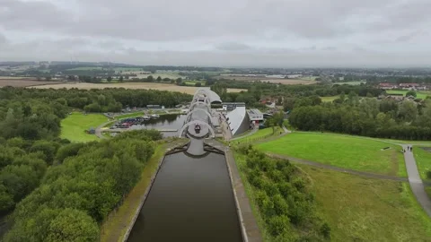 Filkirk Wheel from a drone, Forth and Clyde Canal, Falkirk, Scotland, UK Vidéo 317118005