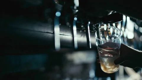 Fill it up! Vídeos de archivo 156937911