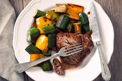 Fillet of beef with mixed vegetables. High quality photo. Foto stock