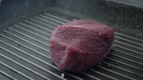 Fillet grill pan. Slow motion. Vídeo Stock 74301920