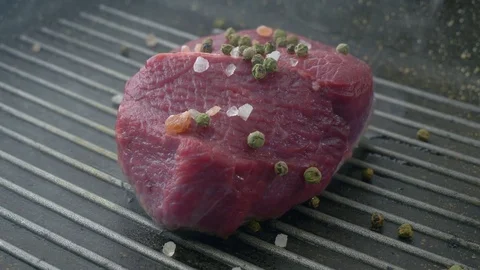 Fillet grill pan. Slow motion. Vídeo Stock 74303633